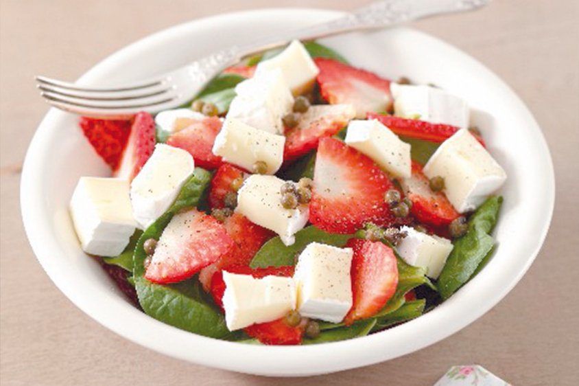 Spinat-Erdbeer-Salat mit Ziegen-Camembert